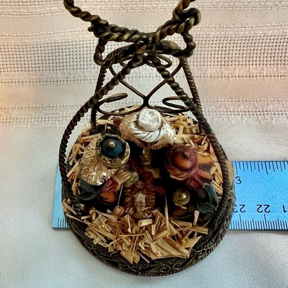 Nativity Three Wise Men Magi Baby Jesus in Manager Figurine EUC - Picture 9 of 9